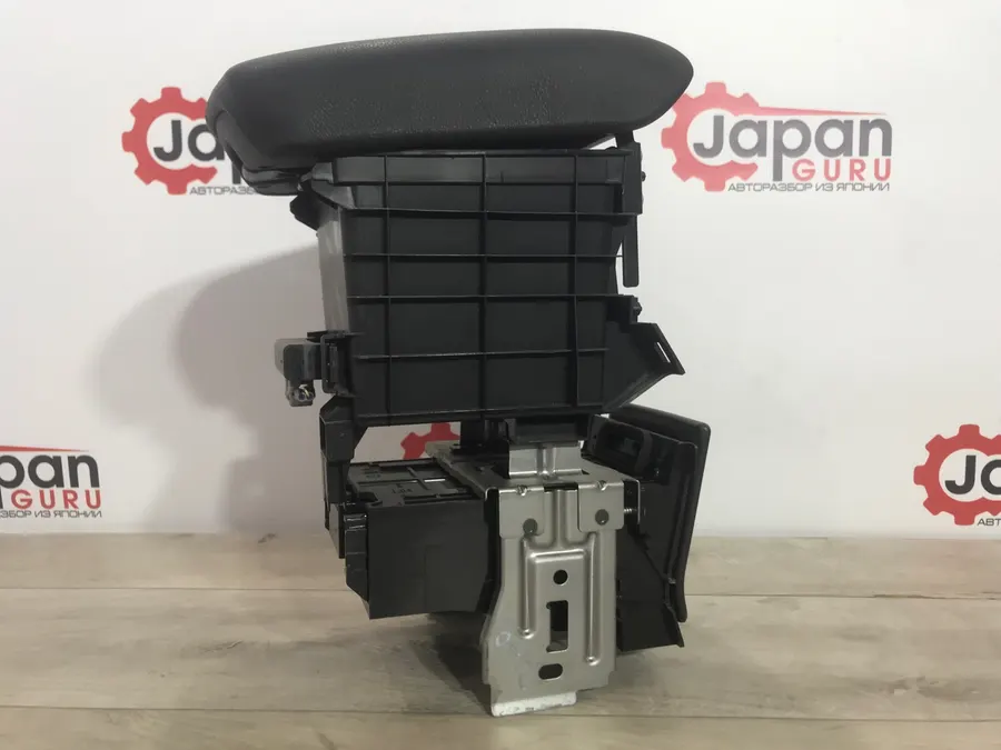 Подлокотник Nissan X-Trail NT31 MR20 2011 (б/у)