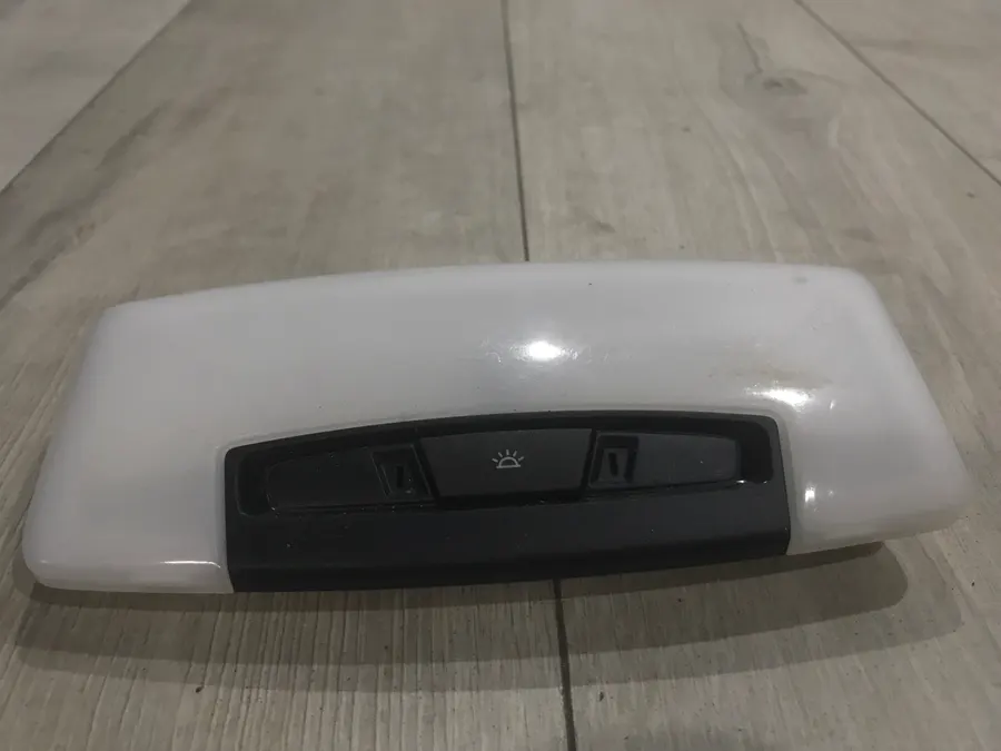 Плафон подсветки салона bmw 1 F20 N13B16 2012 (б/у)