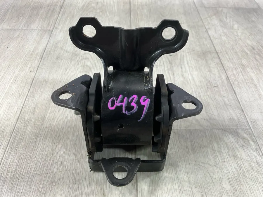 Подушка двигателя mitsubishi Lancer 10 4J10 1.8 2013 перед. лев. (б/у)