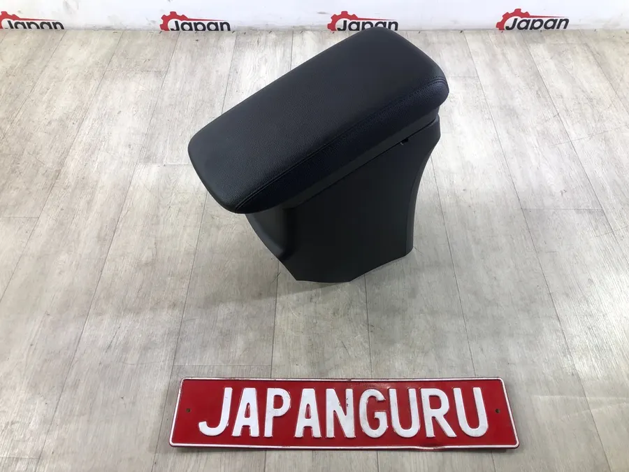 Подлокотник mitsubishi outlander GF8W 4J12 2013 (б/у)